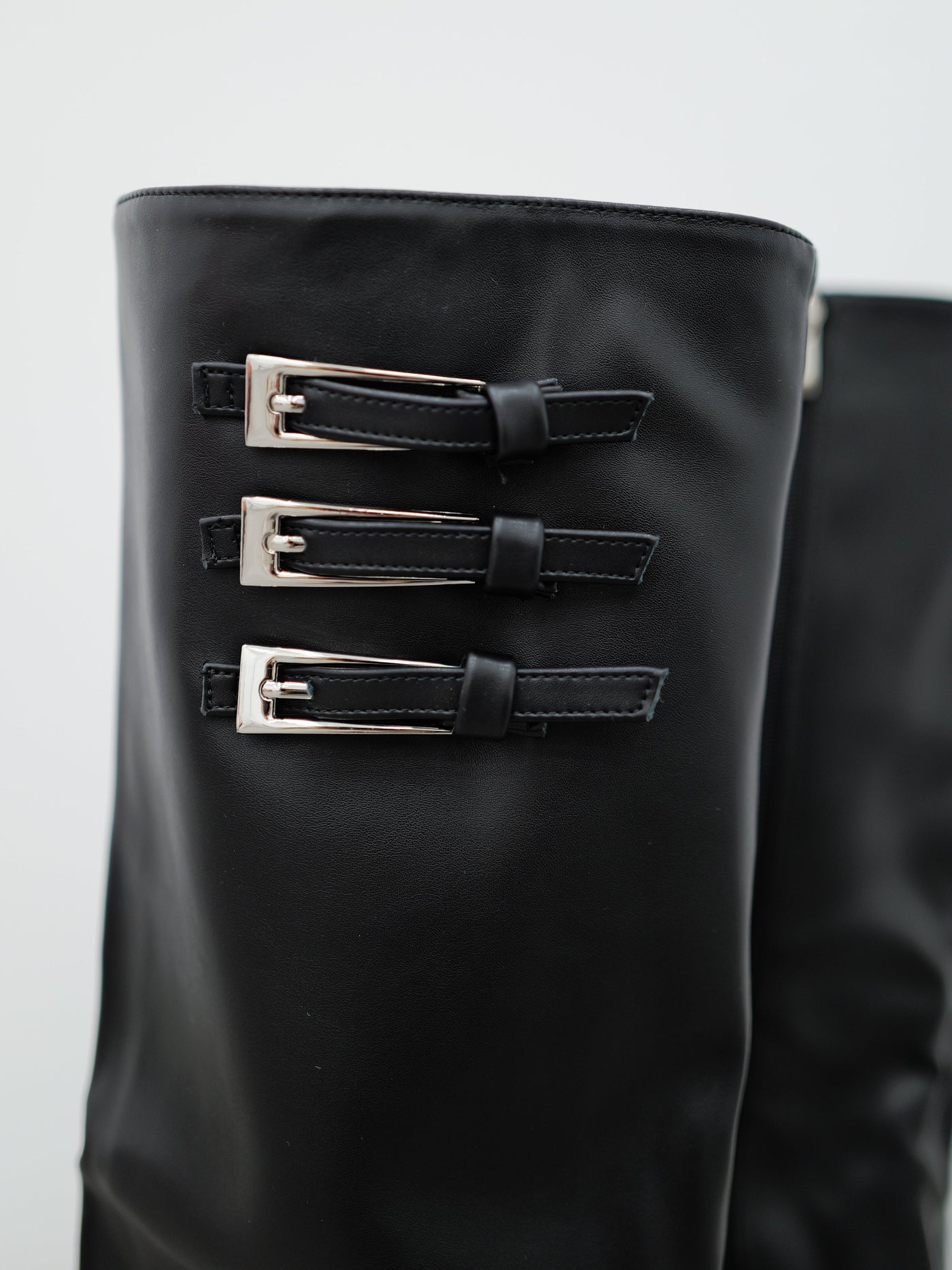 Black plain heeled boot with buckles