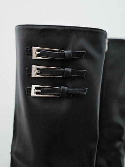 Black plain heeled boot with buckles