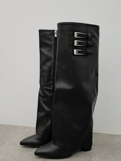 Black plain heeled boot with buckles