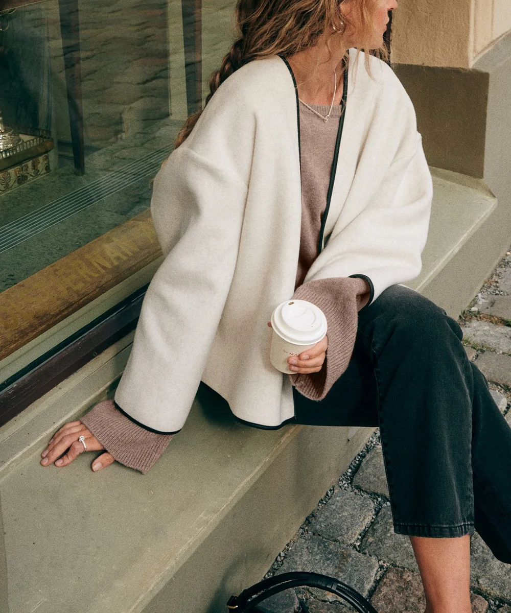 Isabella – Short French Minimalist Style Coat with Scarf